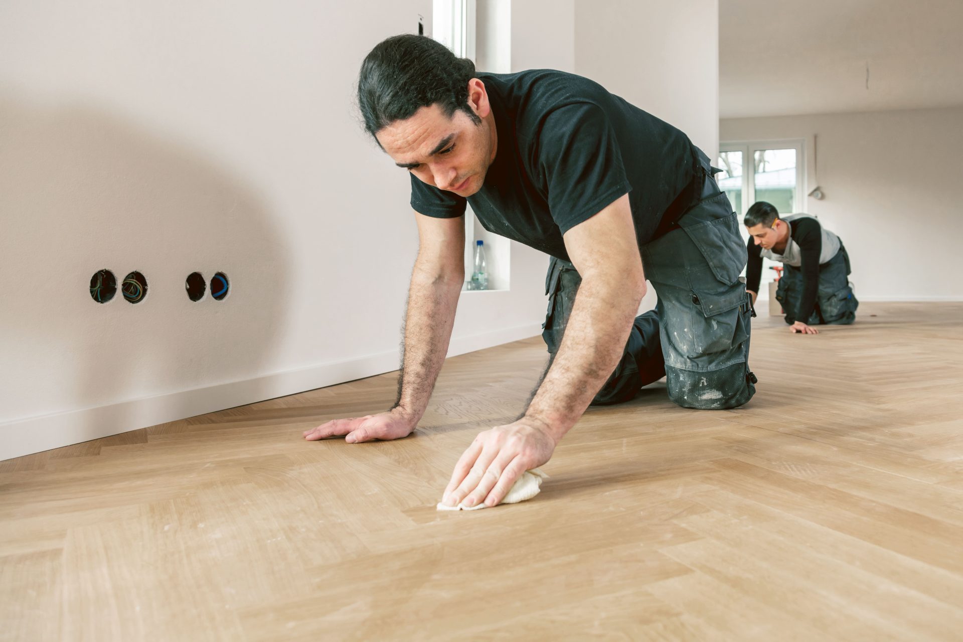 Application cire sur un parquet en bois